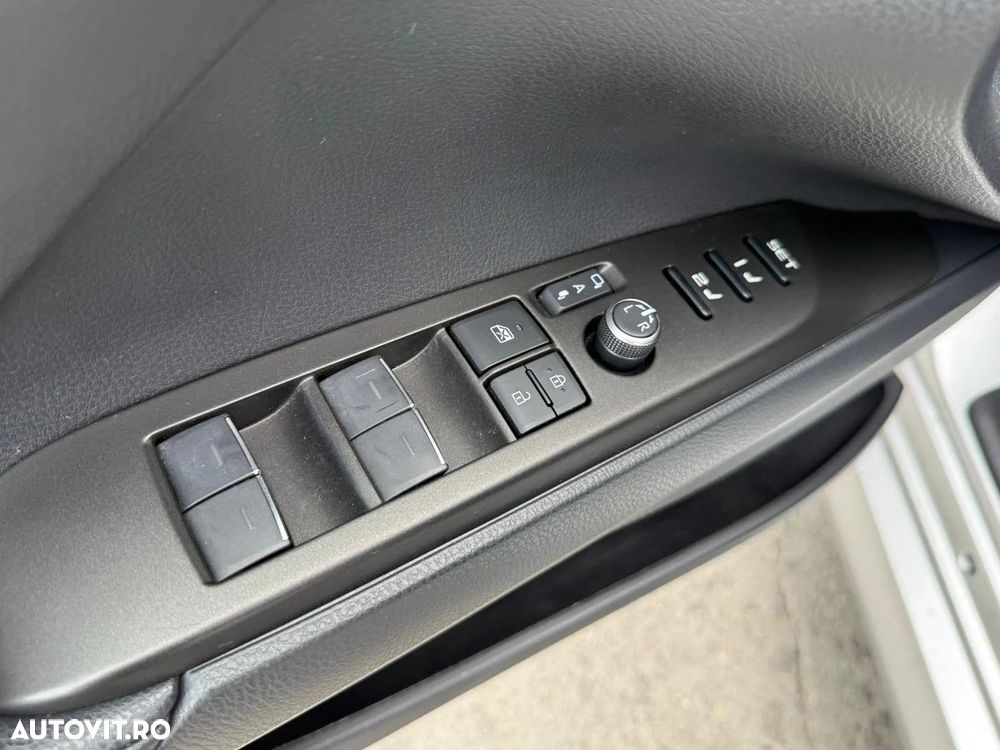 Toyota Camry 2.5 Exclusive - 33