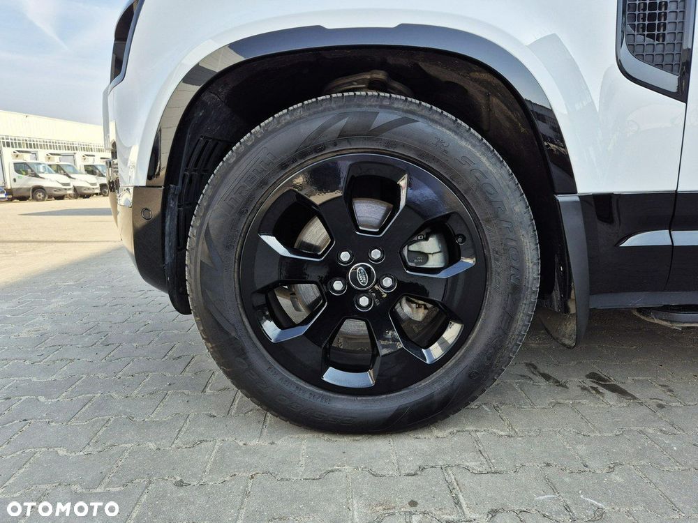 Land Rover Defender - 29