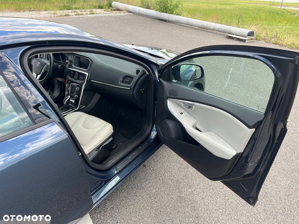 Volvo V40 T3 Drive-E Momentum - 12