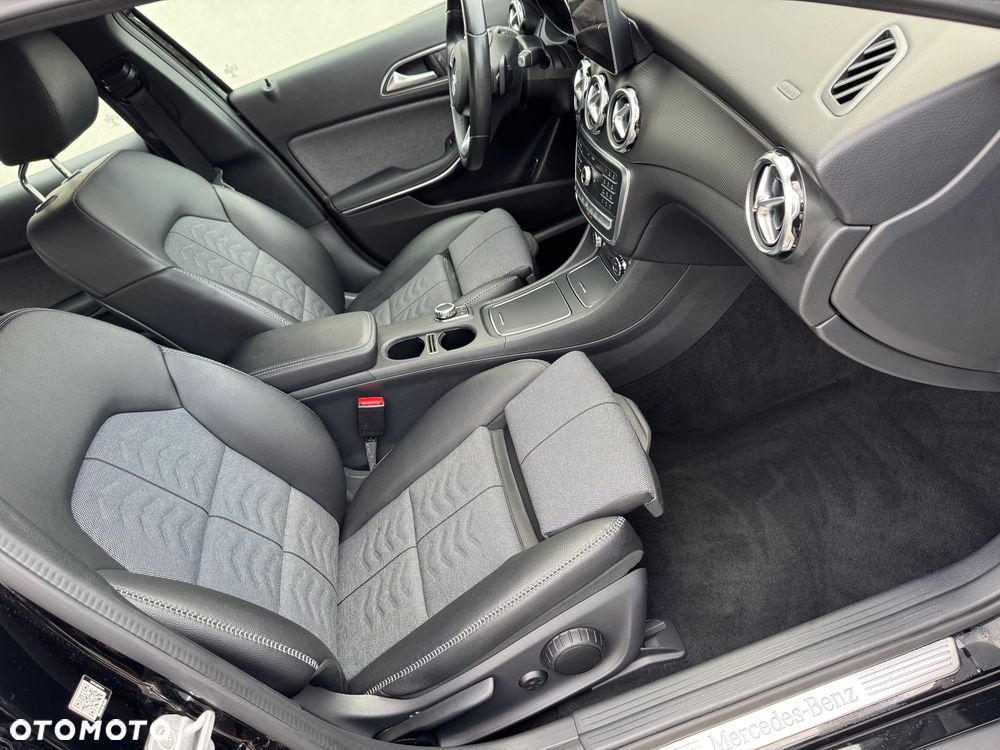 Mercedes-Benz GLA 200 d 4Matic 7G-DCT - 20