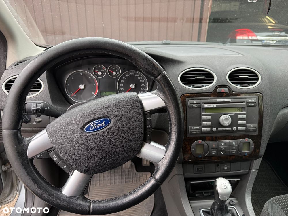 Ford Focus 1.6 TDCi DPF Ghia - 11