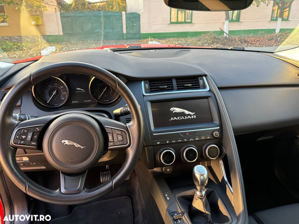 Jaguar E-Pace D150 - 12