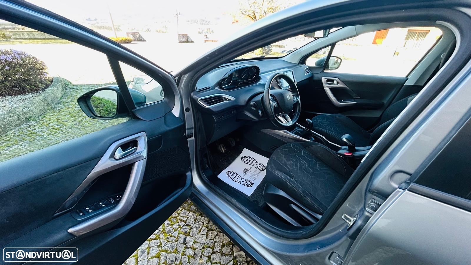 Peugeot 2008 1.2 PureTech Allure - 9