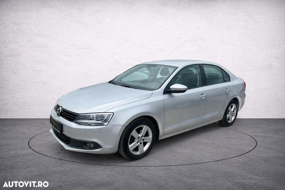 Volkswagen Jetta 1.6 TDI DSG Blue Motion Technology Comfortline - 9