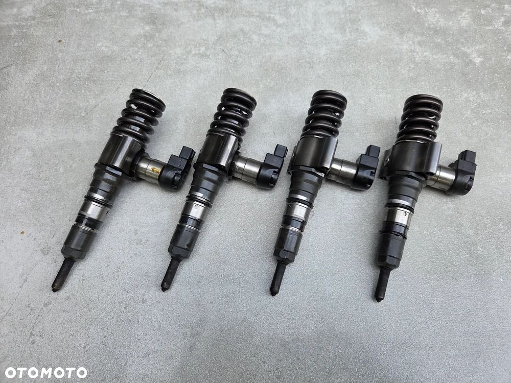 VW AUDI SEAT SKODA 2,0 TDI WTRYSK WTRYSKIWACZ CONTINENTAL 03G130073S