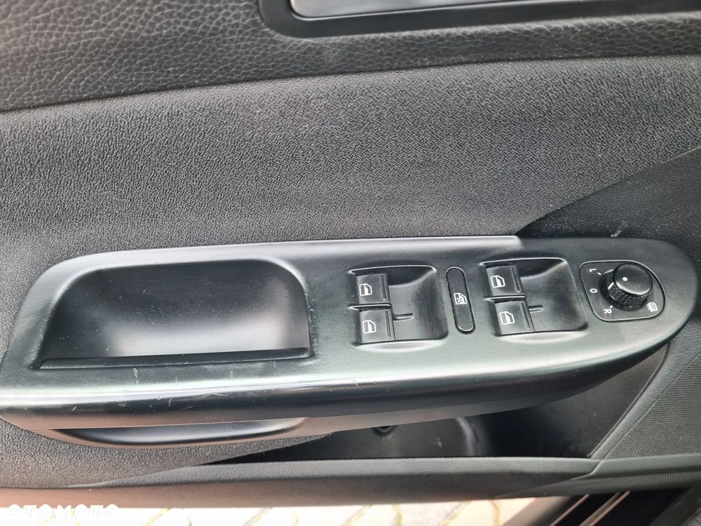 Volkswagen Passat 1.6 TDI DPF BlueMot Comfortline - 18