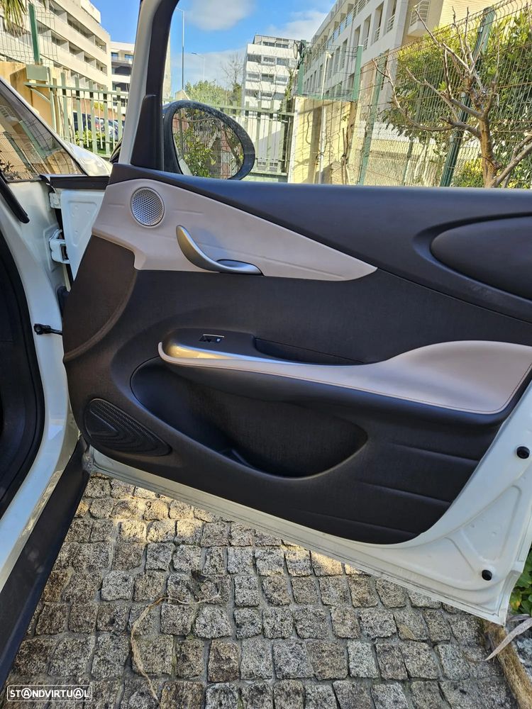 BYD Dolphin 60.4 kWh Design - 14