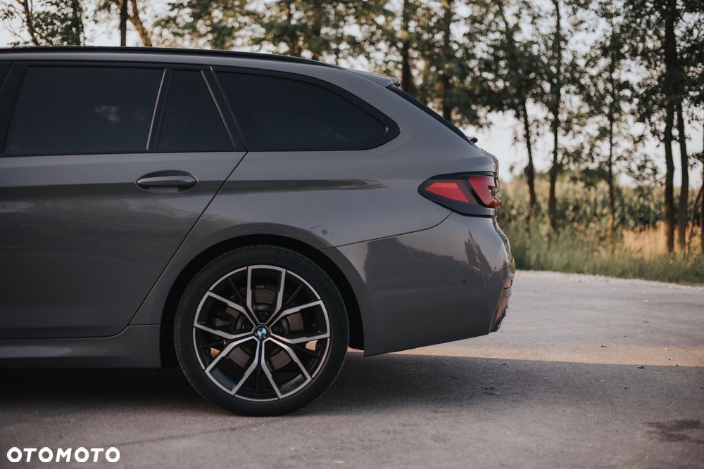 BMW Seria 5 520i - 11