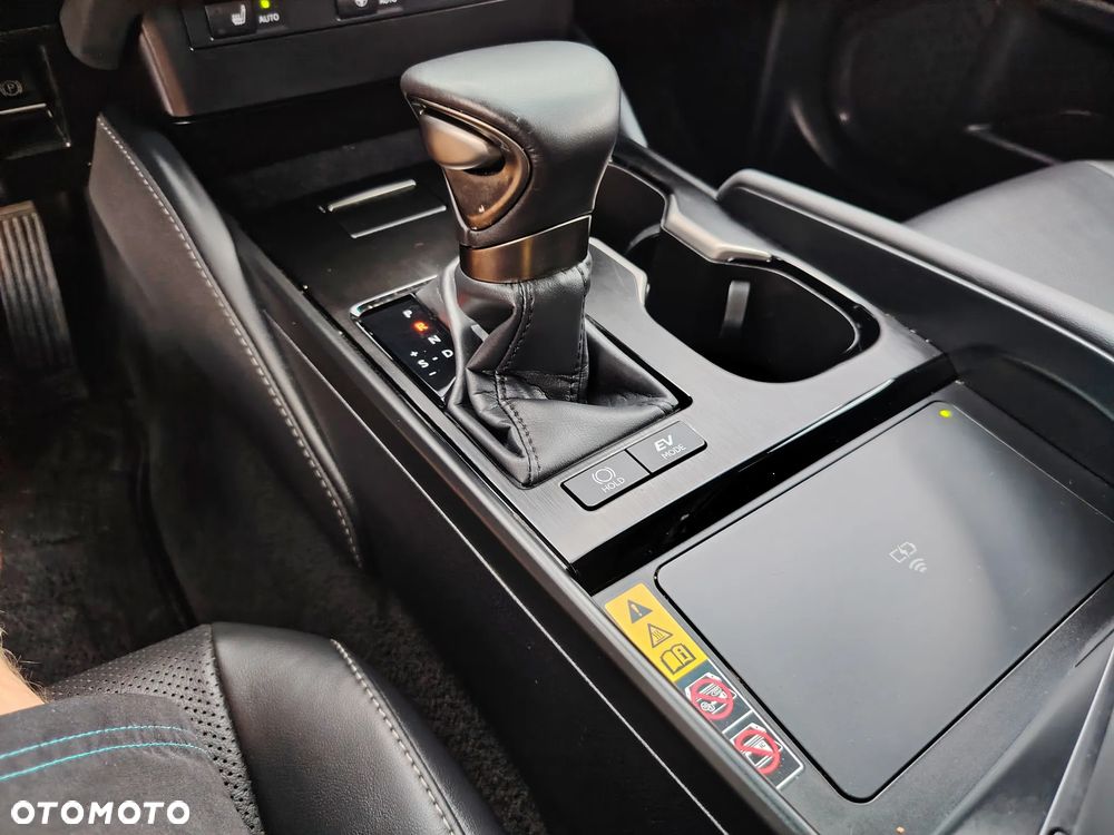 Lexus ES 300h Business Edition - 27