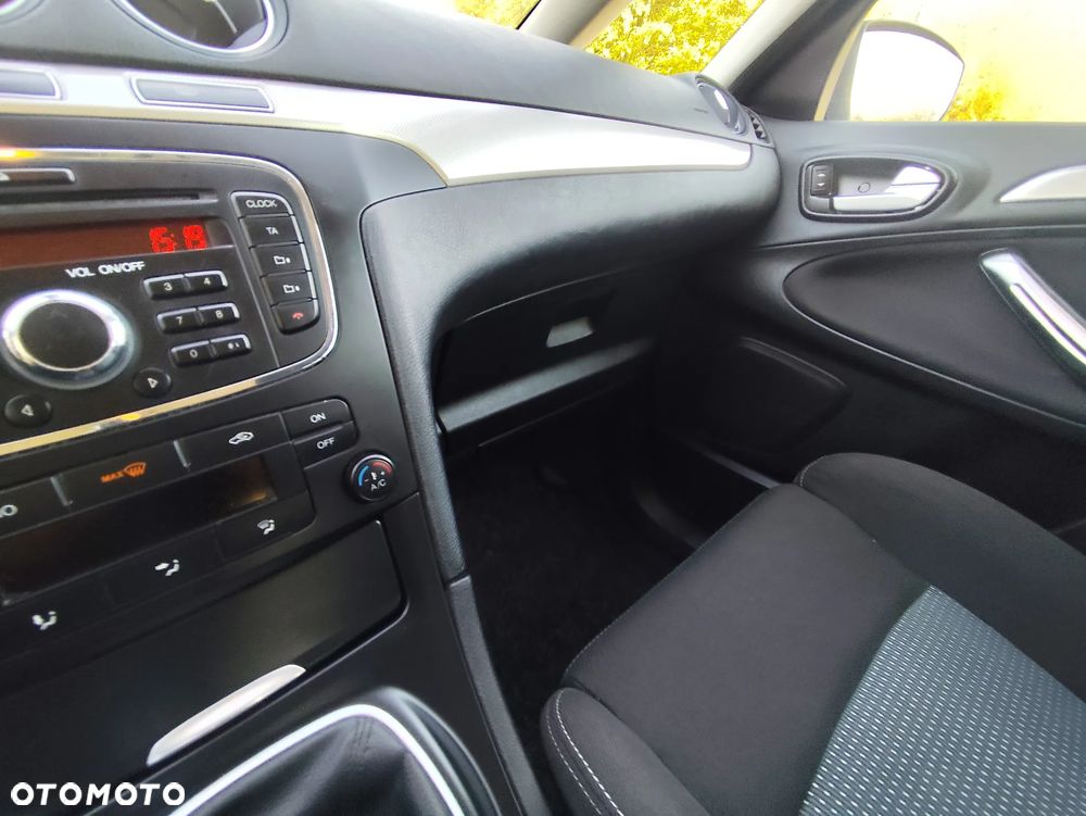 Ford S-Max - 21
