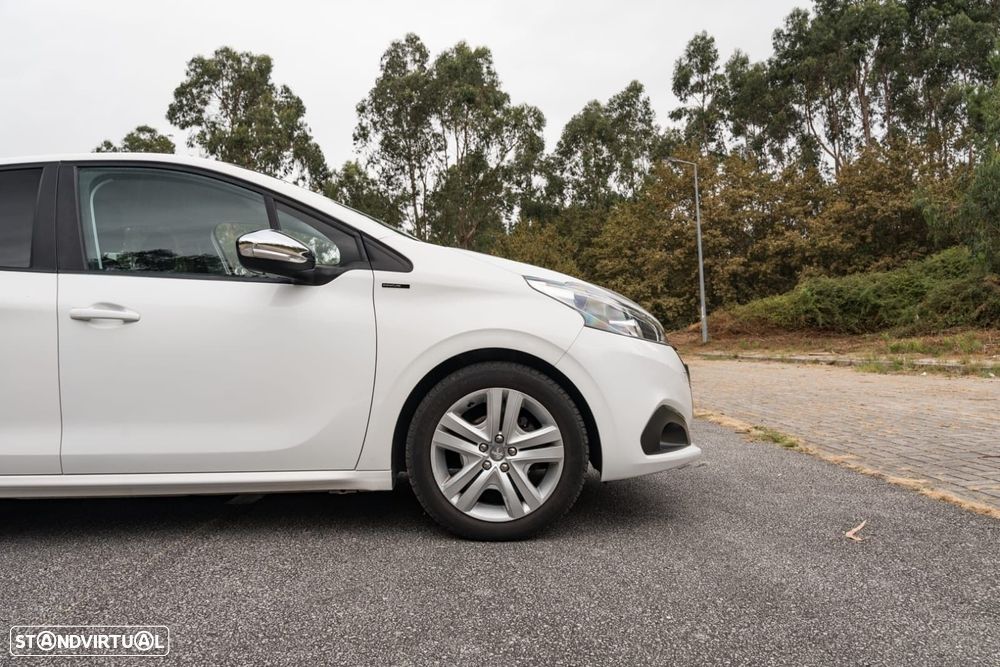 Peugeot 208 1.2 PureTech Signature - 23