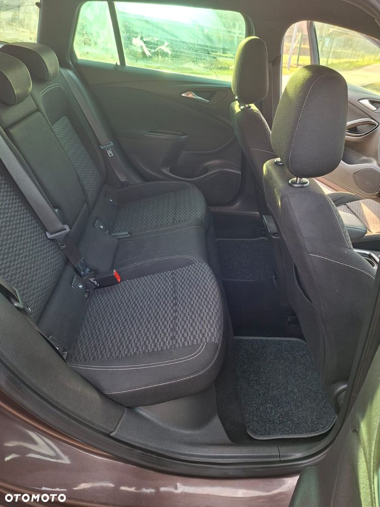 Opel Astra 1.4 Turbo Business - 14