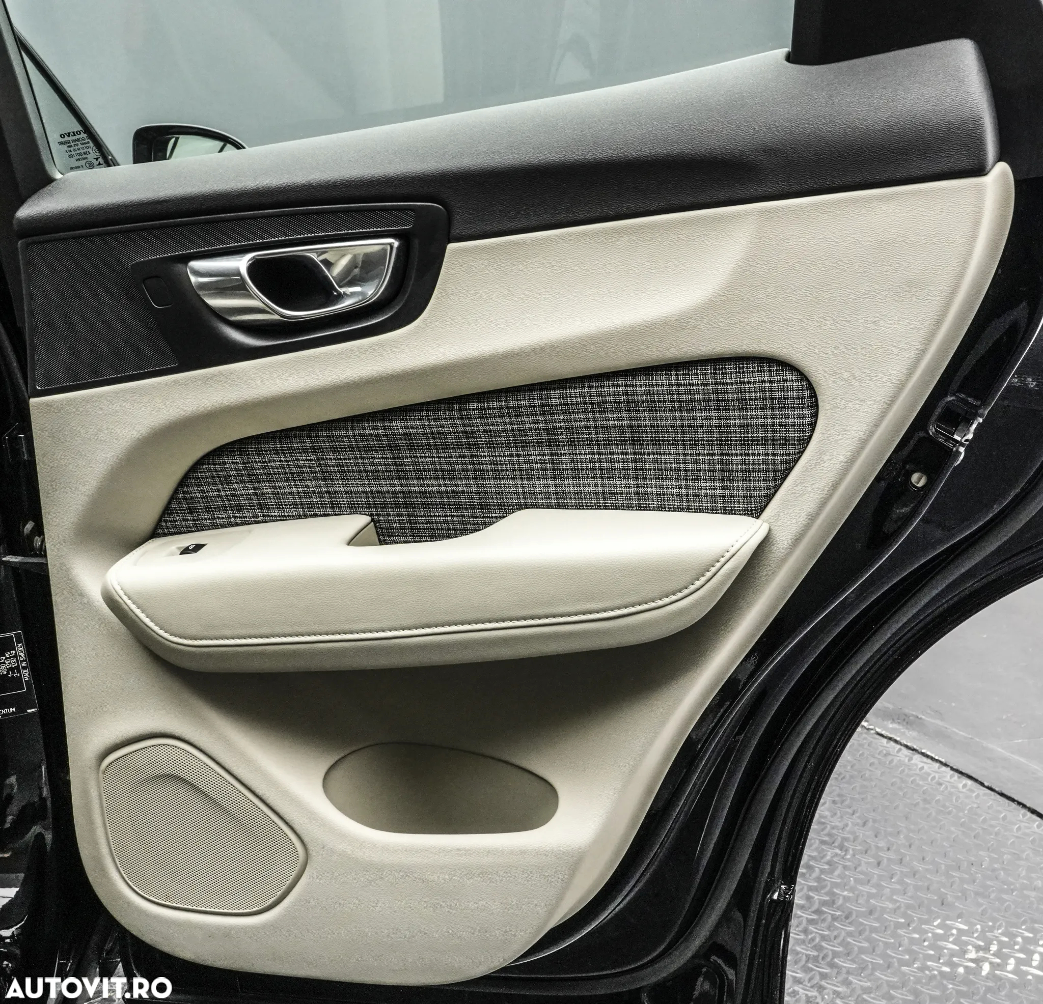 Volvo XC 60 D4 Momentum Pro - 28