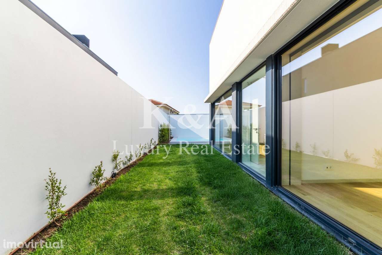 Moradia T4 com piscina, localizada a poucos passos das praias de Gaia - Grande imagem: 3/11