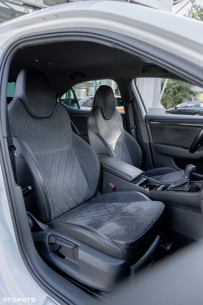 Skoda Superb 2.0 TDI Sportline DSG - 12