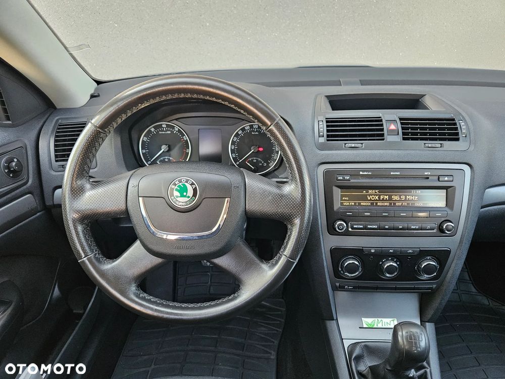 Skoda Octavia 1.6 Ambiente - 29