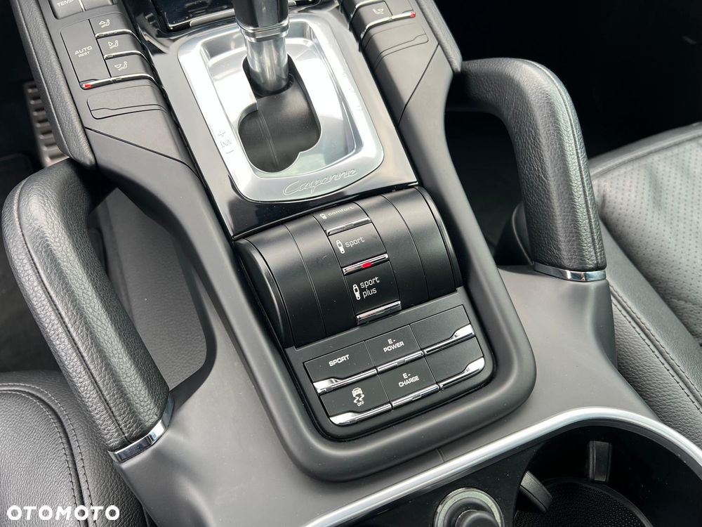 Porsche Cayenne - 29