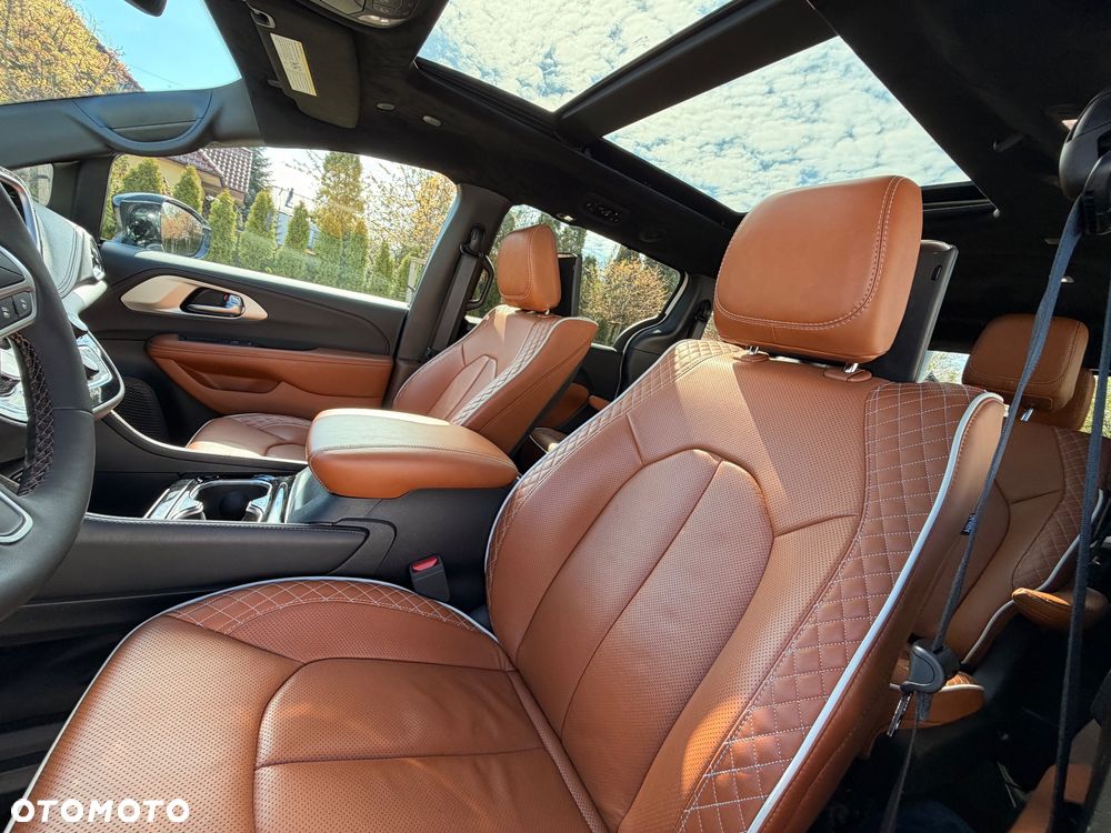 Chrysler Pacifica - 16