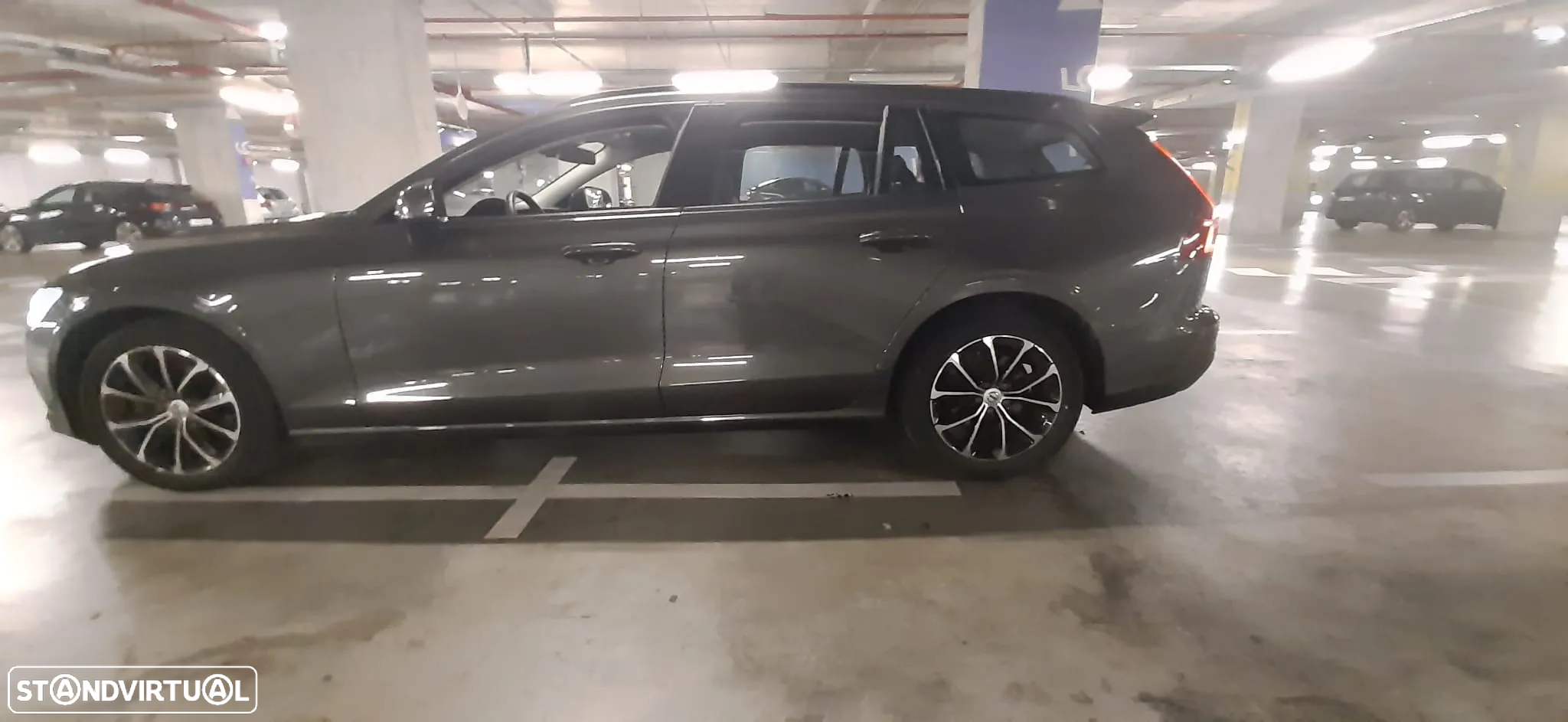 Volvo V60 2.0 D3 Momentum Geartronic - 4