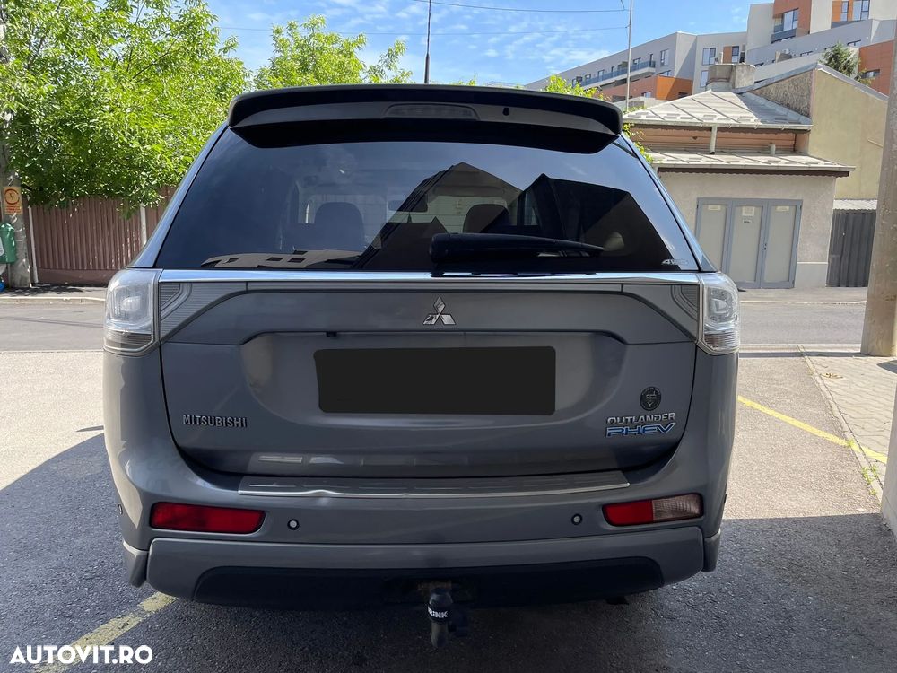 Mitsubishi Outlander - 3