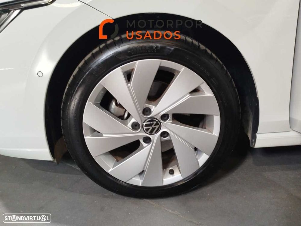 Volkswagen Golf 1.5 TSI Urban — fotografia 11