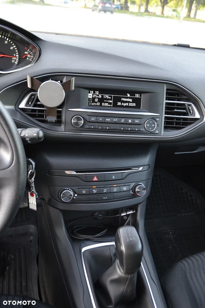 Peugeot 308 1.2 PureTech Access S&S - 21