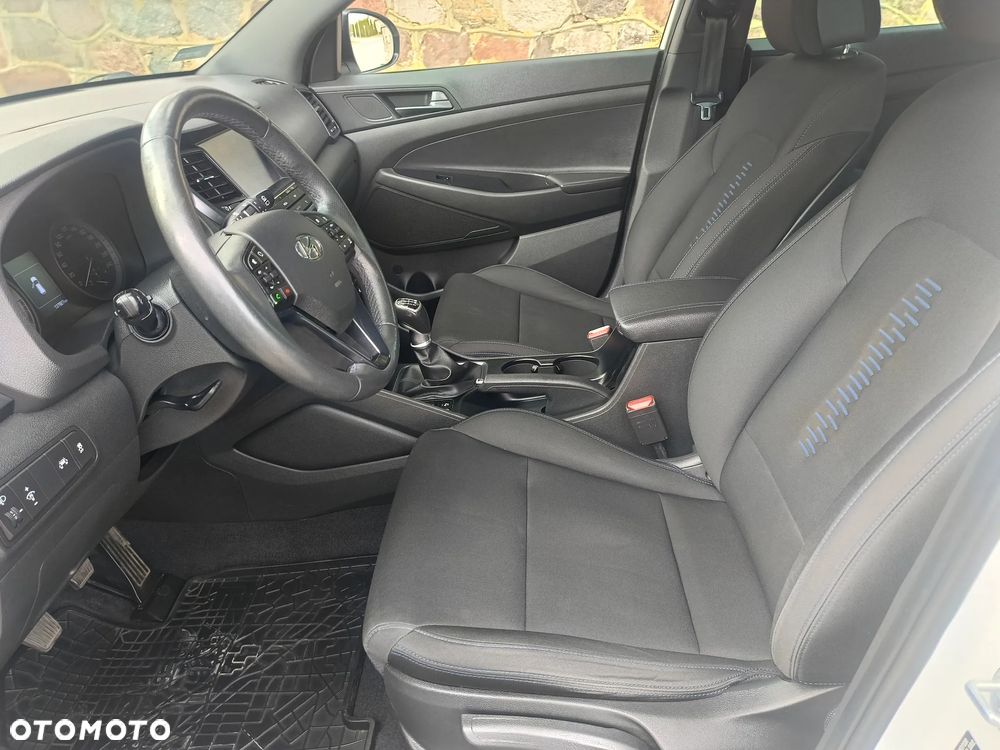 Hyundai Tucson 1.6 GDI BlueDrive GO 2WD - 12