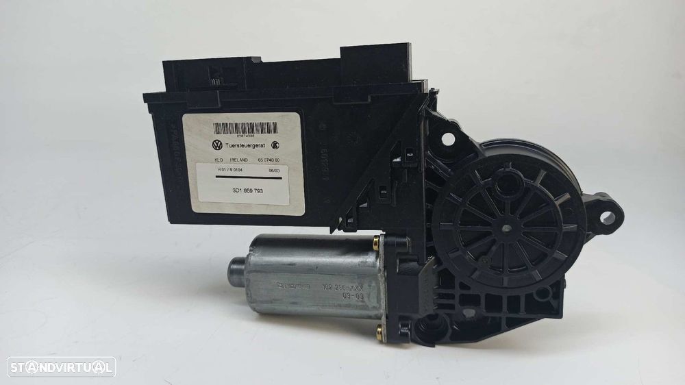 MOTOR ELEVADOR FRENTE ESQUERDO VOLKSWAGEN TOUAREG (7LA) TDI R5 - 4