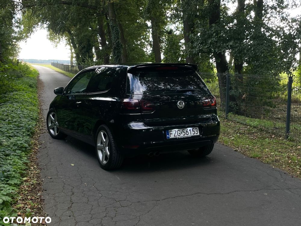 Volkswagen Golf - 6