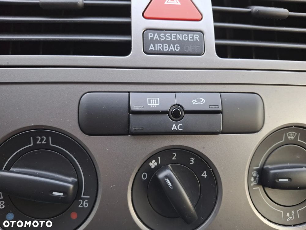 Volkswagen Touran 1.6 Basis - 24