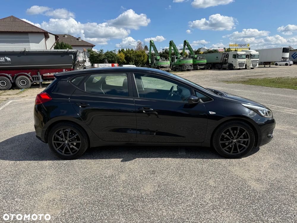 Kia Ceed 1.4 CVVT Dream Team Edition - 11