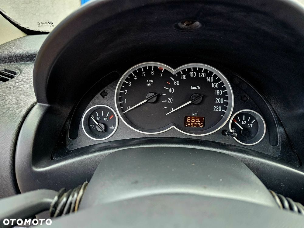 Opel Corsa 1.2 16V - 12