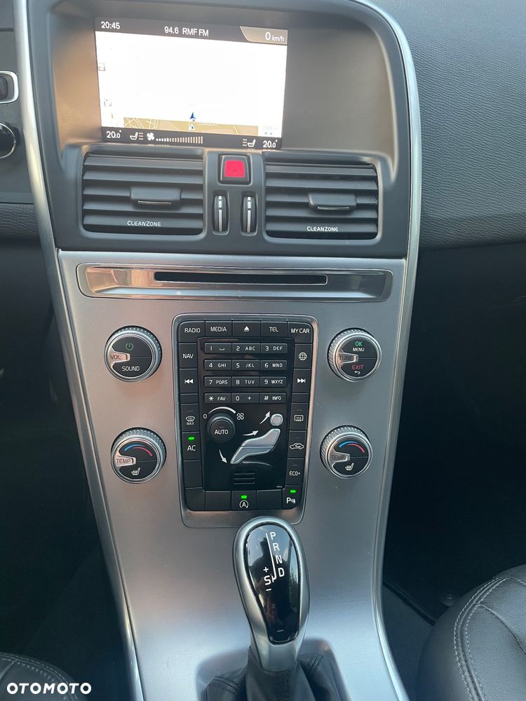 Volvo XC 60 D4 Geartronic Summum - 17