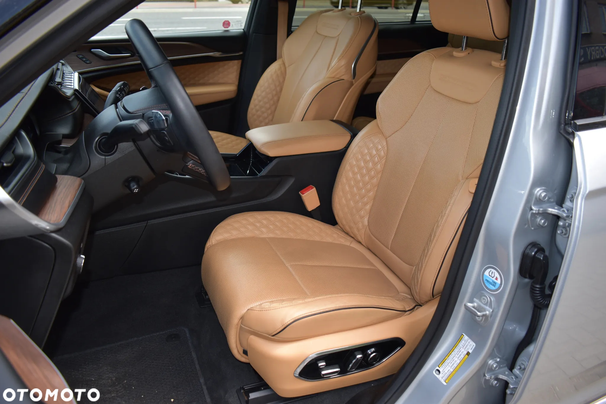 Jeep Grand Cherokee - 16