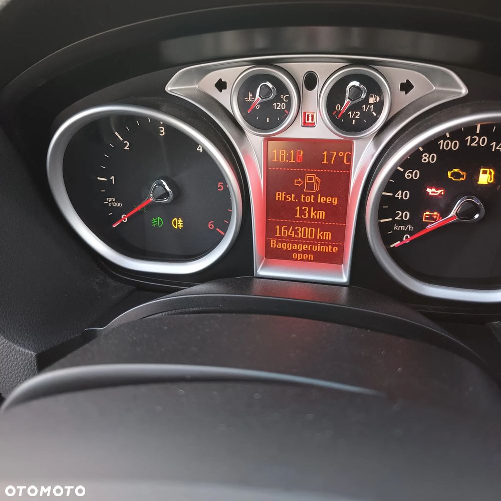 Ford Kuga 2.0 TDCi 2x4 Titanium - 30