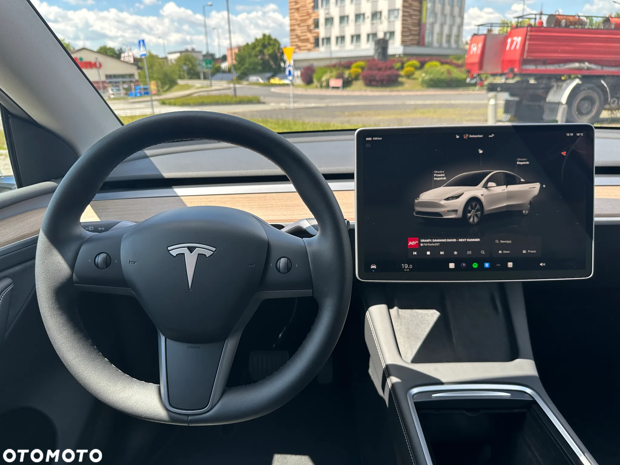 Tesla Y Long Range AWD - 10