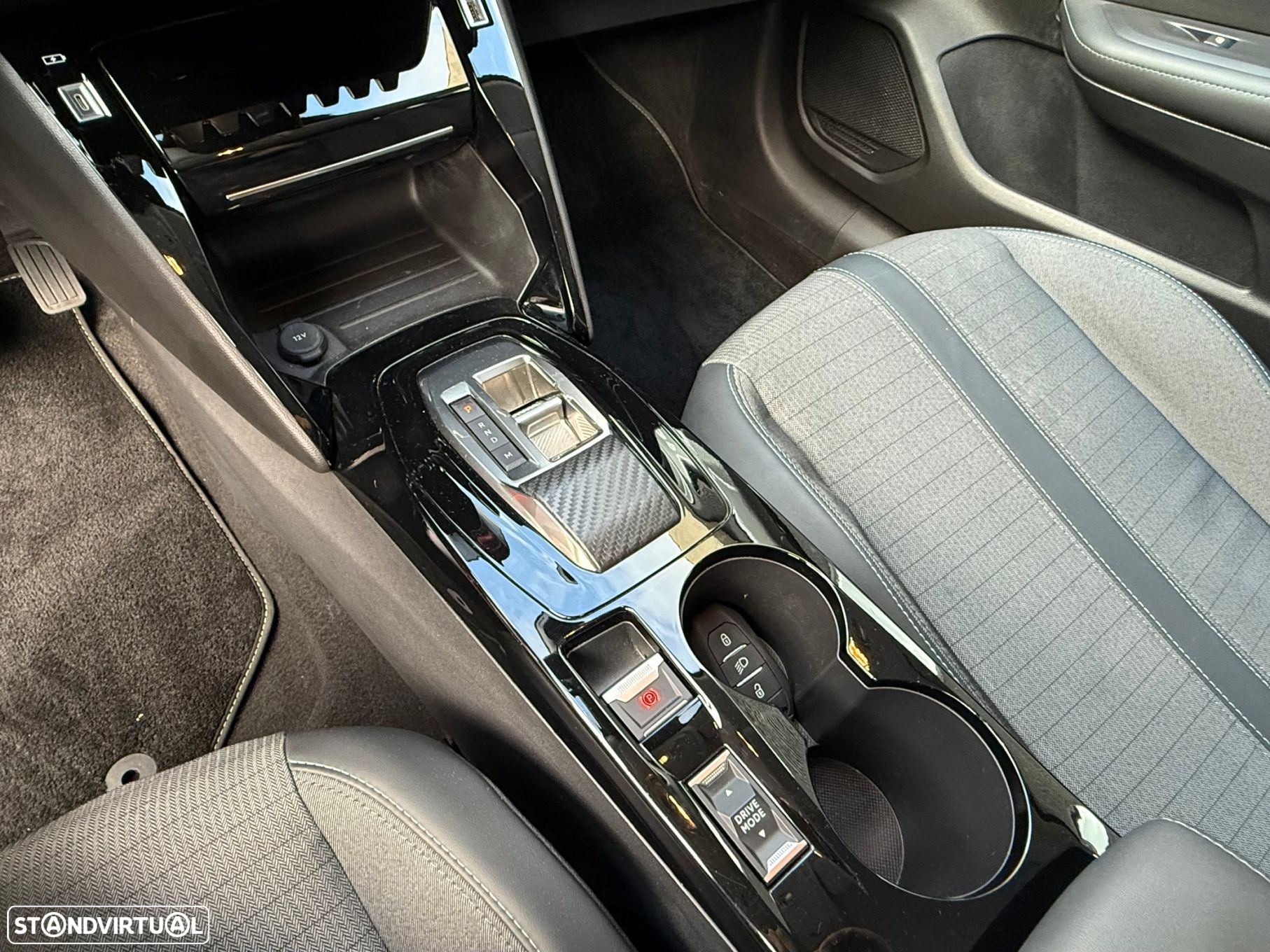 Peugeot 208 PureTech 100 EAT8 Allure - 17