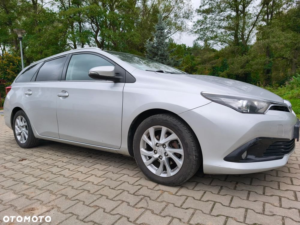 Toyota Auris 1.6 D-4D Premium - 2