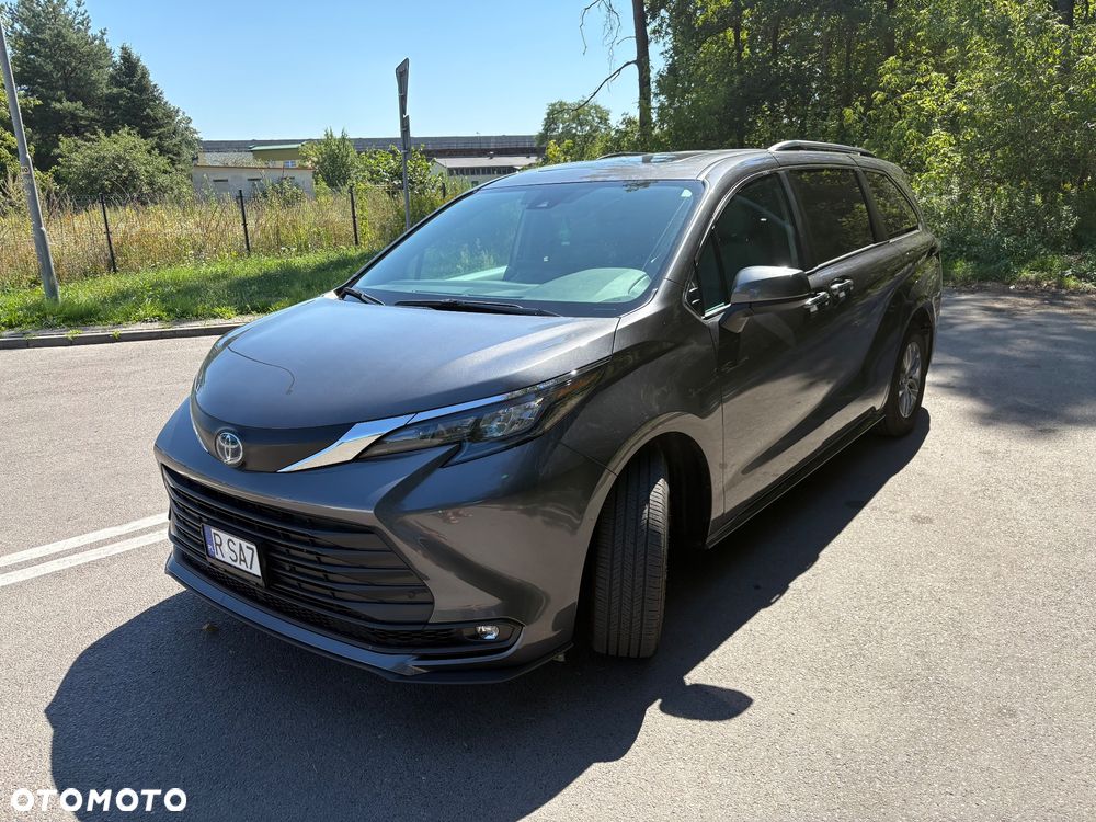 Toyota Sienna - 4