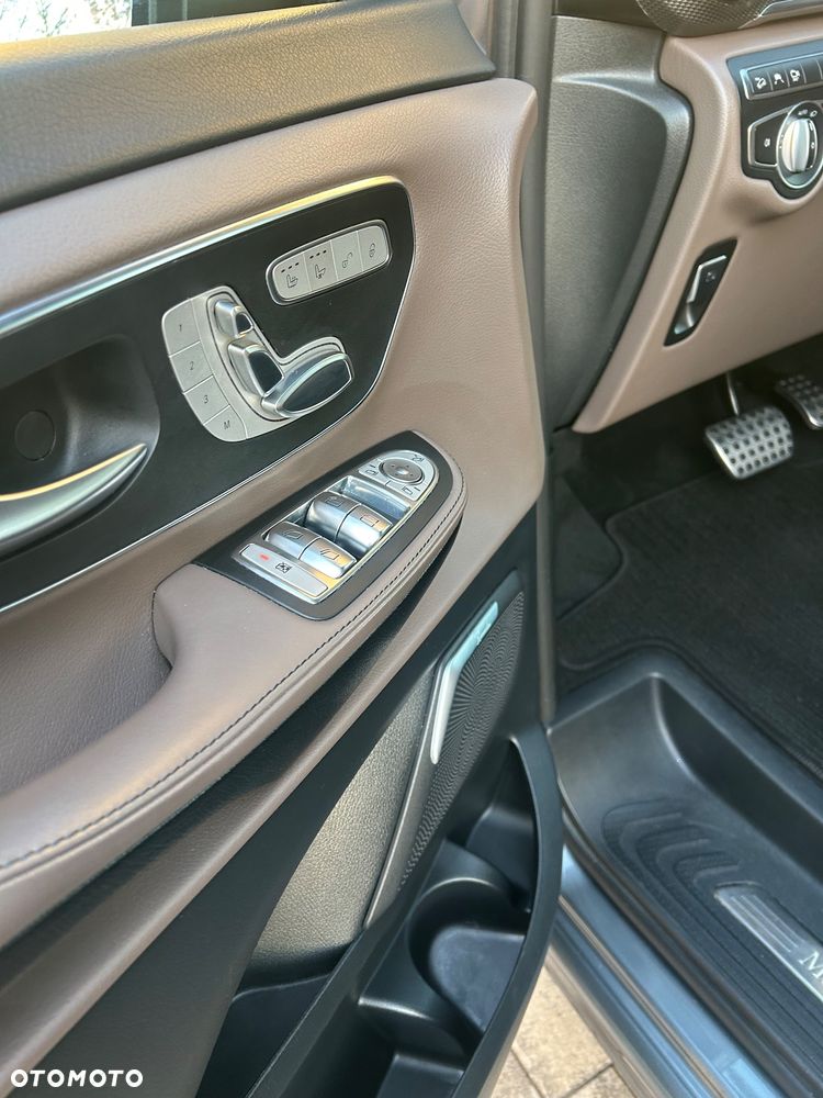 Mercedes-Benz Klasa V 300 d lang 4Matic 9G-TRONIC Exclusive Edition - 16