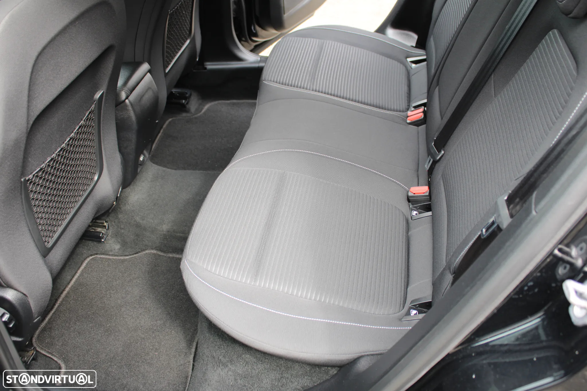 Ford Focus 1.5 TDCi EcoBlue Business Aut. - 38