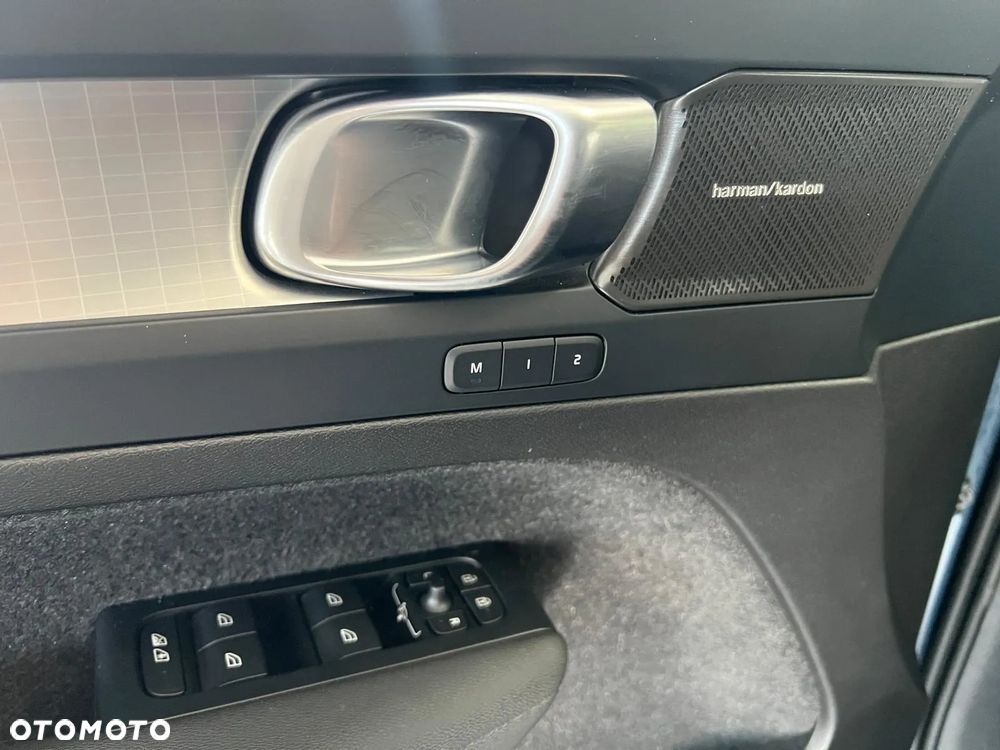 Volvo XC 40 B4 AWD Ultimate Dark - 30