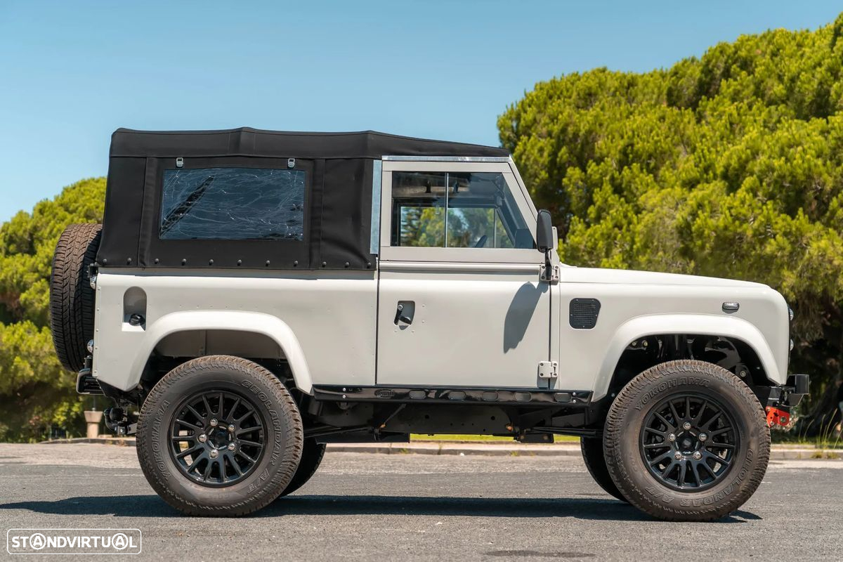 Land Rover Defender - 4