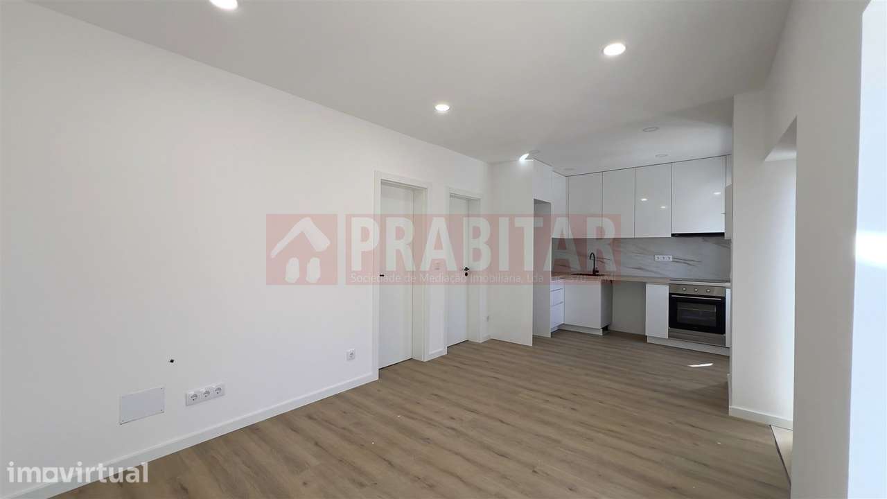T2 RENOVADO COM LOGRADOURO EXCLUSIVO | CASAlS | COIMBRA - Grande imagem: 3/17
