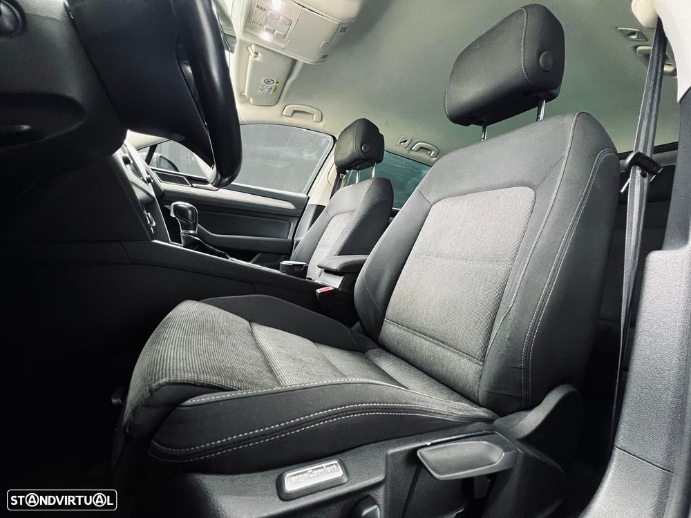 VW Passat 1.6 TDI DSG - 31