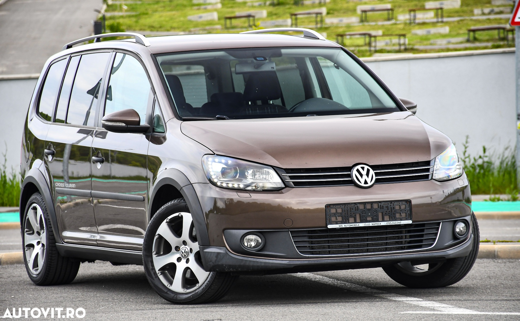 Volkswagen Touran 2.0 TDI DPF DSG Cross - 3