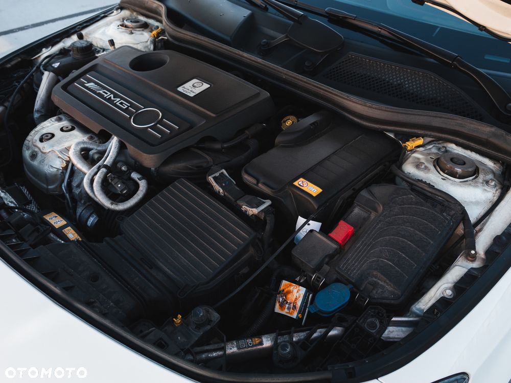 Mercedes-Benz CLA 45 AMG 4-Matic - 32