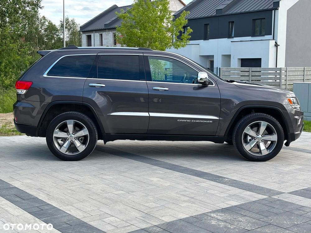 Jeep Grand Cherokee - 12