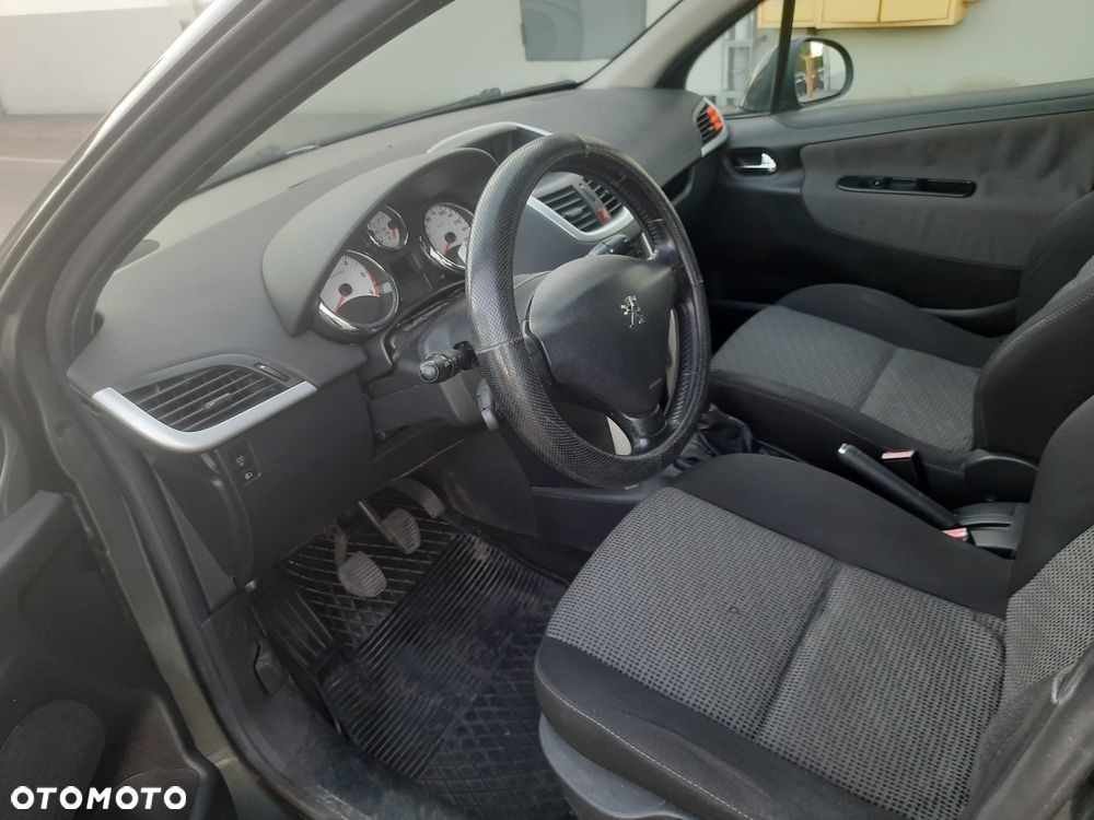 Peugeot 207 1.6 HDi - 12