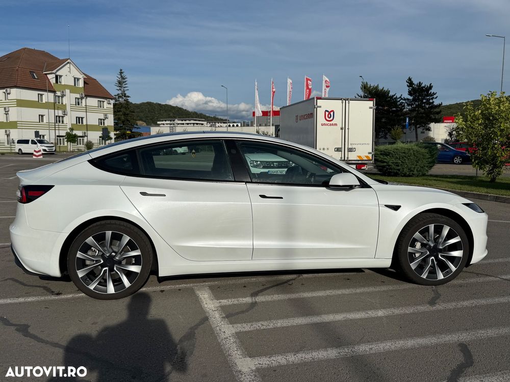 Tesla Model 3 - 3